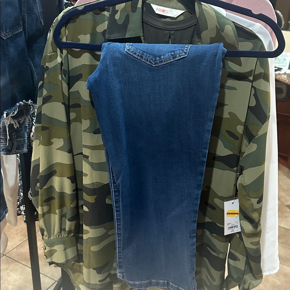 Crop Dark Capris